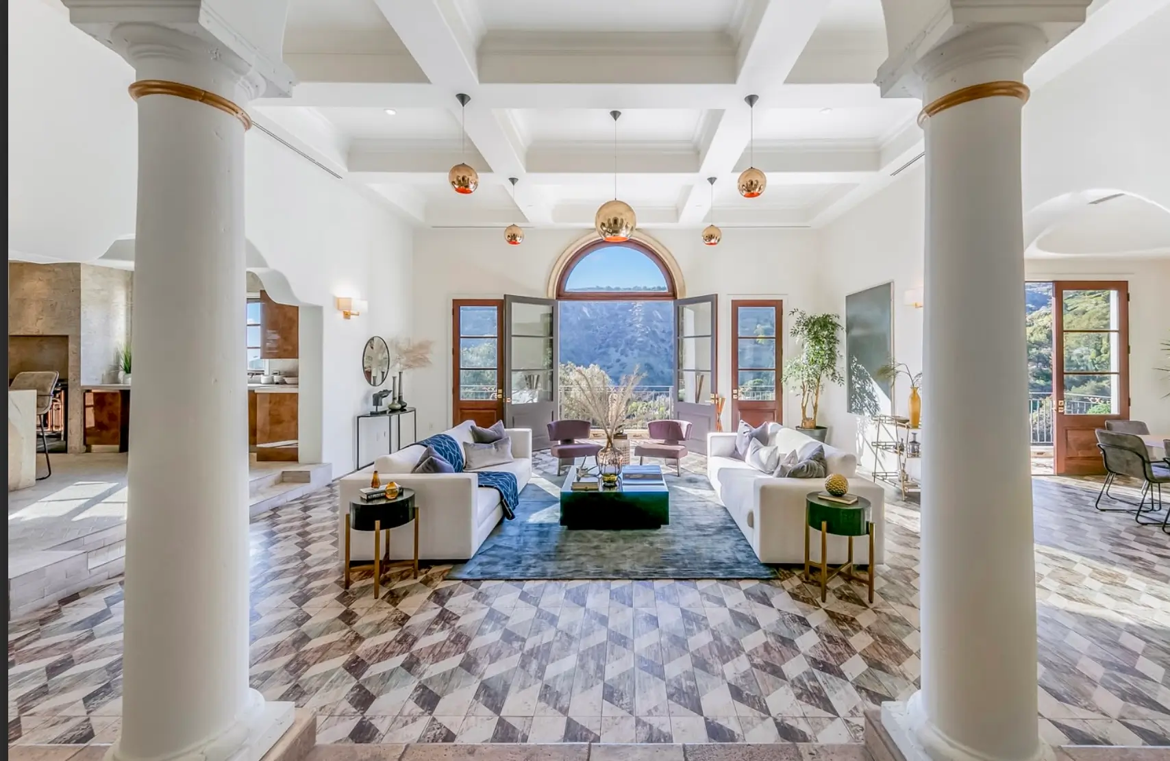 The image depicts a comfortable group therapy room designed for alcohol rehab, featuring couches arranged in a circle to foster a supportive environment for group counseling sessions. This setting promotes emotional support and connection among participants as they navigate the recovery process together.