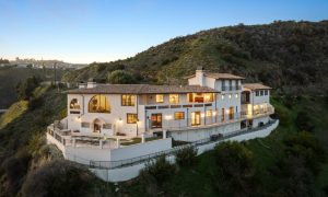 The image depicts a serene outdoor patio area at a luxury rehab facility, featuring comfortable seating surrounded by lush palm trees, creating a supportive environment for individuals seeking treatment for addiction. This peaceful setting is ideal for patients to relax and engage in group therapy sessions as part of their recovery journey.