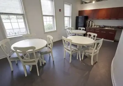Legacy-Healing-Center-Cincinnati-Eating-Area (1)