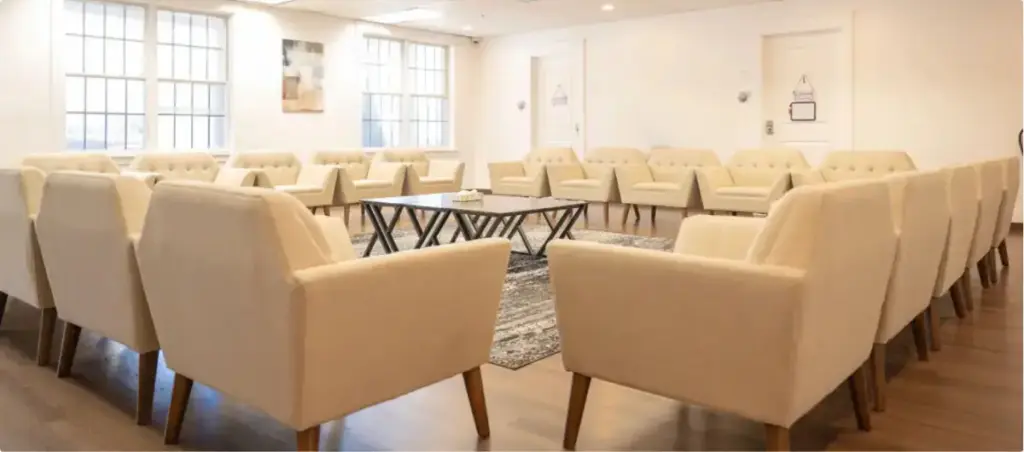 alcohol treatment program with outpatient care